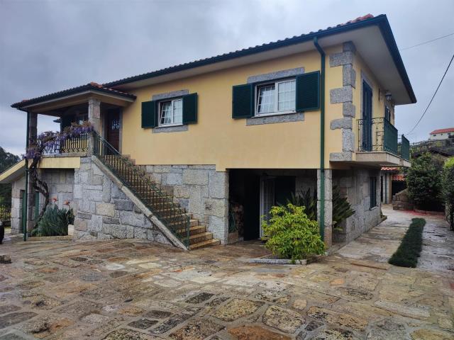 Charmosa Moradia em Pedra Renovada com Vinha perto do Porto 246m² Friande
