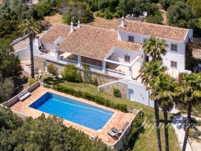 Charmosa Moradia T5 com Vista Panorâmica de Mar, em ambiente. 0m² Loulé São Sebastião