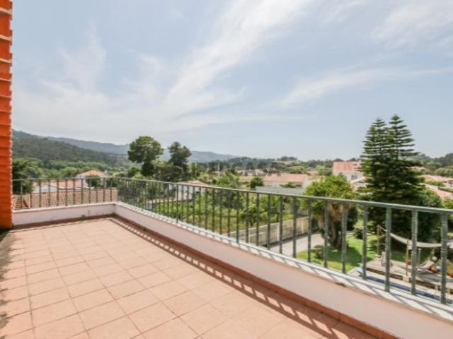 Charmosa Moradia T5 em Sintra