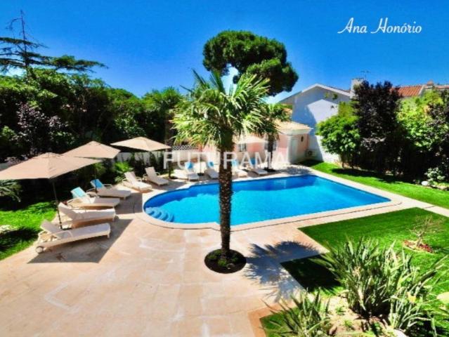 Charmosa Moradia T8, Bairro do Rosário, Cascais para Arrendamento