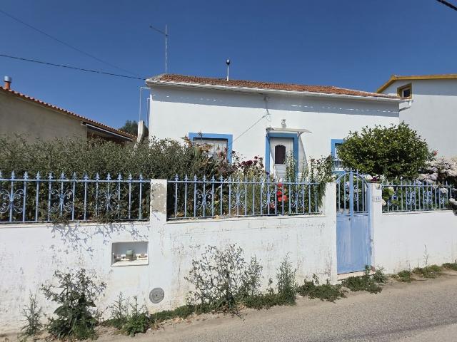 Charmosa Moradia T3 com garagem e terreno 200m² Vila De Rei