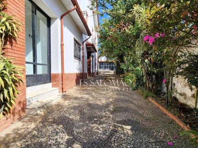 Charmosa Residência com originalidade única à Venda em um bairro planejado com suas belas praças! ?