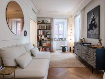 Charmoso T1 com garagem e Licença Airbnb, na Estrela, Lisboa