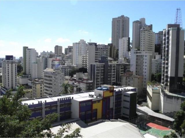 Charmoso Apartamento com 2 quartos, suíte e 2 vagas, Mobiliado no Gutierrez, Vista Incrível!