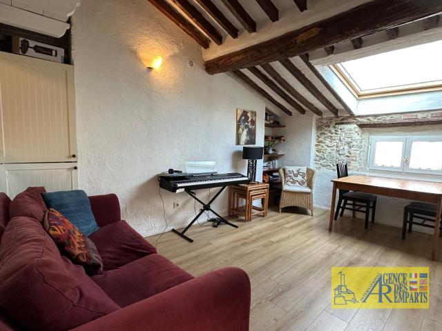 Charmant 2 pièces au dernier étage avec mezzanine situé dans. 38m² Antibes