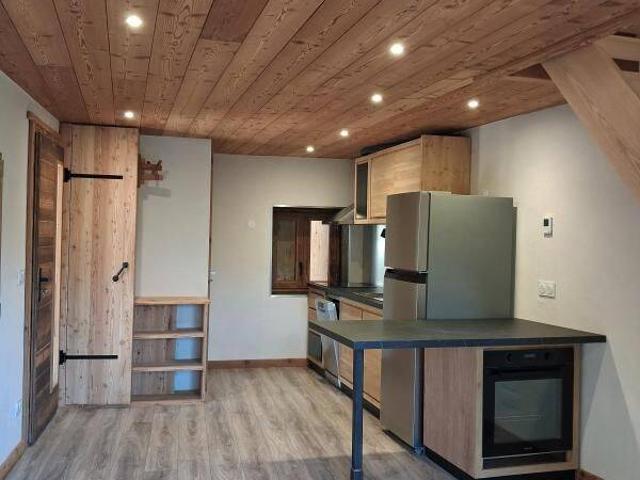 Charmant 2 pièces neuf de 46m² situé dans le village de Montmery