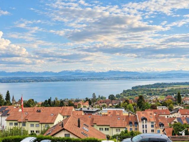 Charmant 2.5 pièces au 2ème étage – Vue imprenable sur le lac