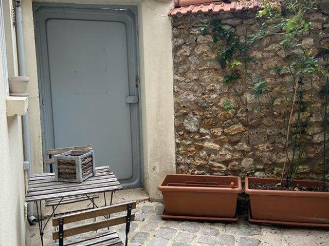 Charmant 2P meublé 46m² avec cour privée