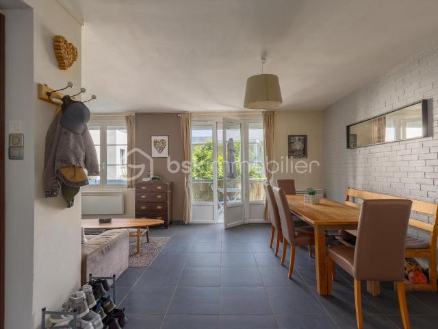 Charmant T3 de 61 m² situé au calme sur le plateau de Saint Rambert Lyon 9 limite Saint Cyr au Mont d'Or