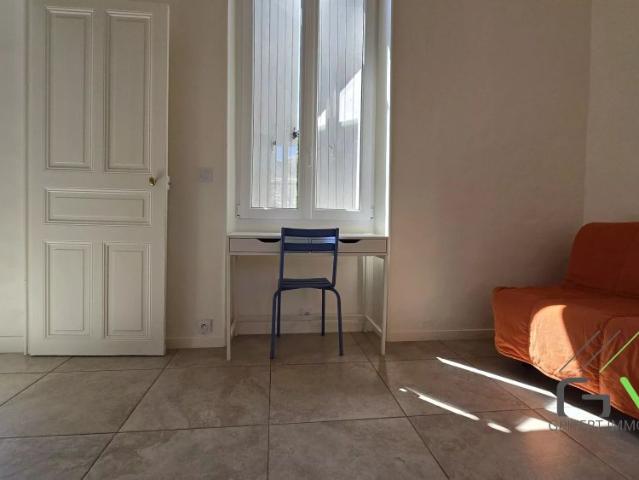 Charmant T3 meublé rénové à Nîmes centre