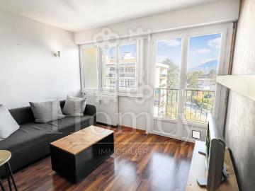 Charmant T1 bis avec chambre, balcon, cave et parking à Ambilly
