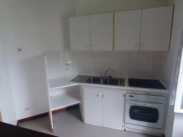 CHARMANT T2 VIDE SITUE A CAMBO LES BAINS