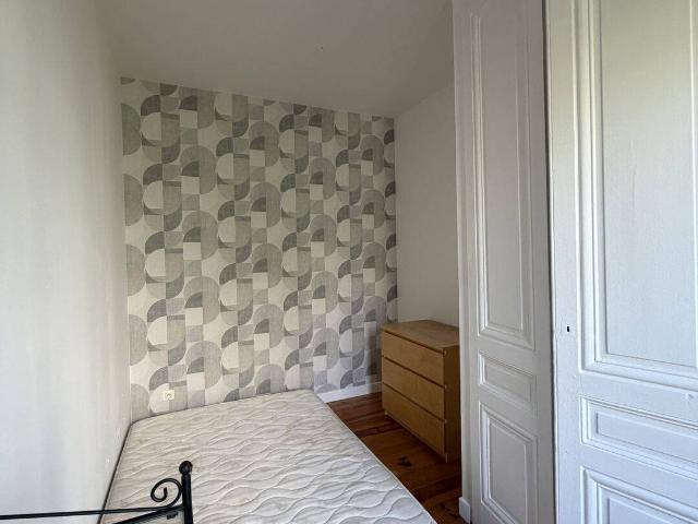Charmant T2 meublé ancien avec parquet à Vaise Lyon