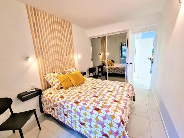Charmant trois pièces avec vue mer et jardin à Juan les Pins, à deux pas de la plage