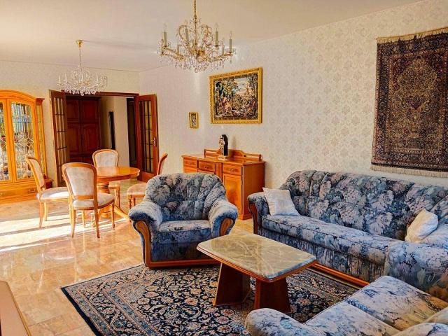 6 Zimmer Haus mit Sauna und Pool!