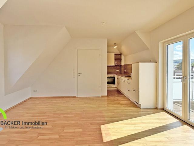 Charmant unter dem Dach – moderne 56 m² mit Balkon und Einbauküche im 2. OG