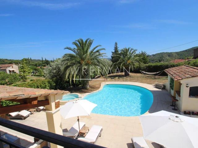 Charmant villa en parfait état deux pas de village Seillan. 185m² Seillans
