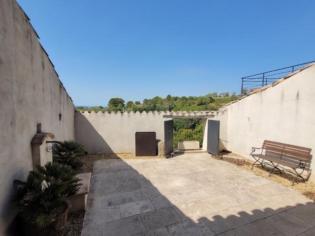 Charmant village reconnu pour son vin, avec restaurant, epic. 110m² Minerve