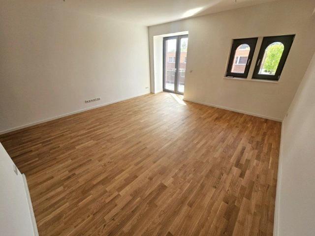 Charmant wohnen im Denkmal: 2 Zimmer, Balkon, Parkett, Bad mit Dusche, Fußbodenheizung, HWR & SP