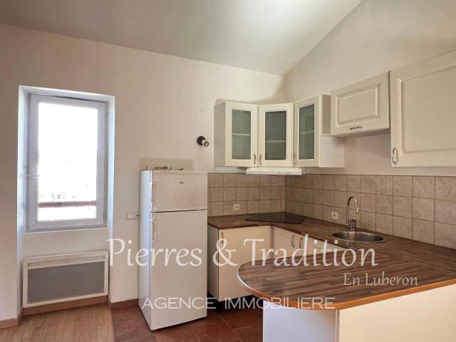 Charmant appartement T2 à Céreste en Luberon, 52 m²