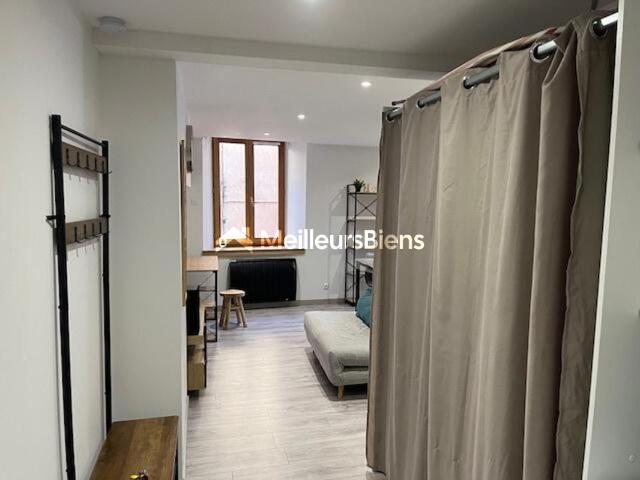 Charmant appartement T2 à la location meublée, moderne et chaleureux avec casier de rangement
