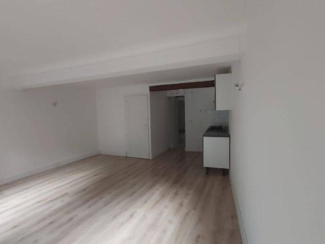 Charmant appartement T2 avec extérieur et vue sur le Castela