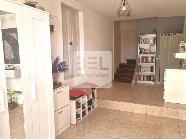 Charmant Appartement T4 Grenier Cour 2 Parking 96m² Cairanne
