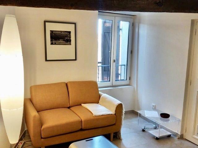Charmant appartement type T1/T2 meublé à louer au coeur du villa