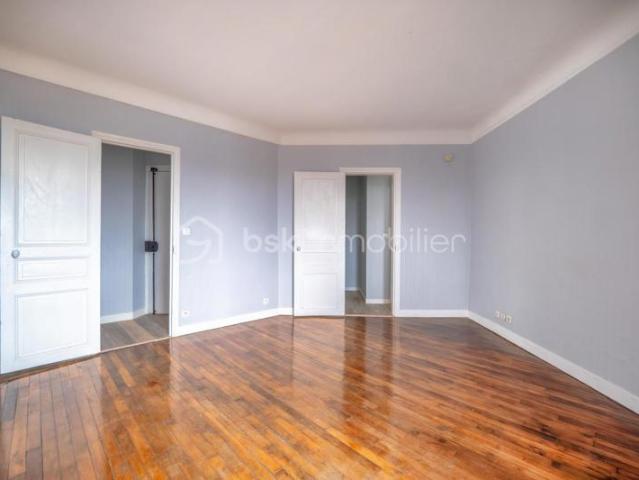 Charmant appartement au dernier étage dans un immeuble de caractère