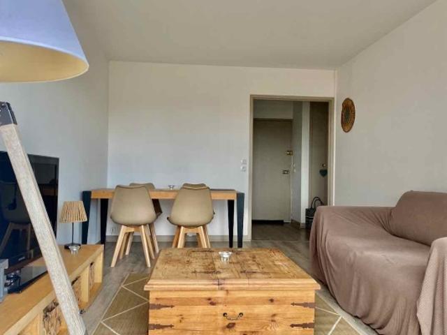 CHARMANT APPARTEMENT BALCON ASCENSEUR PARKINGS BORDEAUX CAUDÉRAN