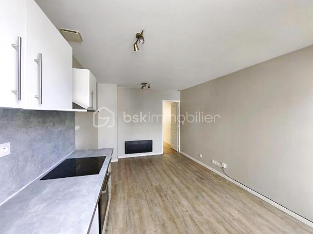 Charmant Appartement de 30 m² avec jardinet Privatif, cave et parking à Montigny sur Loing, Proche Gare