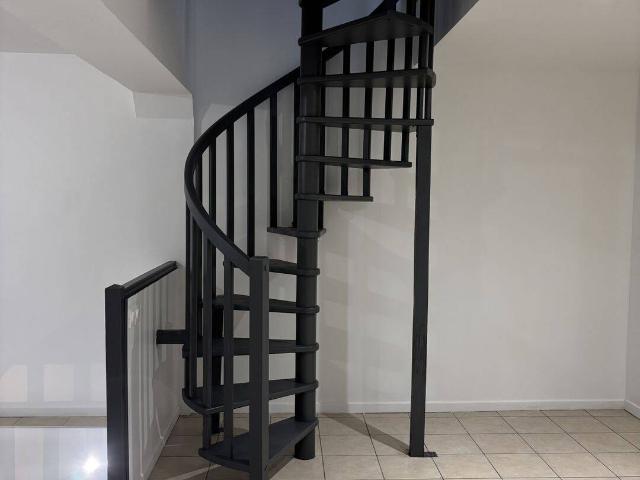 Charmant appartement de type trois pièces rénové dans une impass