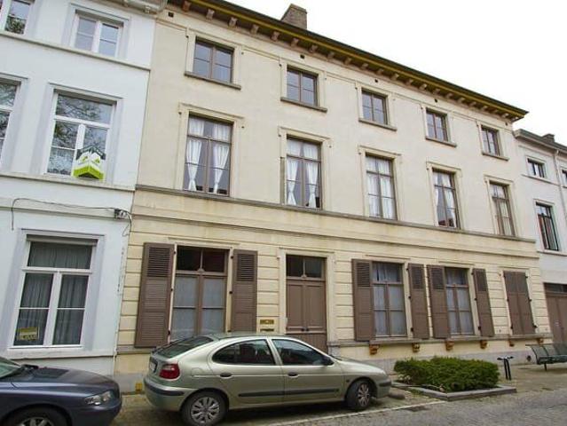 Charmant appartement op de 2de verdiep van een herenhuis.