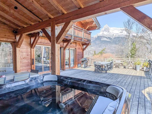 Charmant Chalet Six Chambres avec Vue sur le Mont Blanc 323m² Combloux