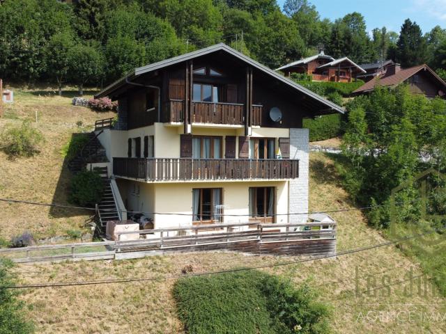 Charmant Chalet Traditionnel À Quelques Minutes Du Centre De. 94m² Les Gets