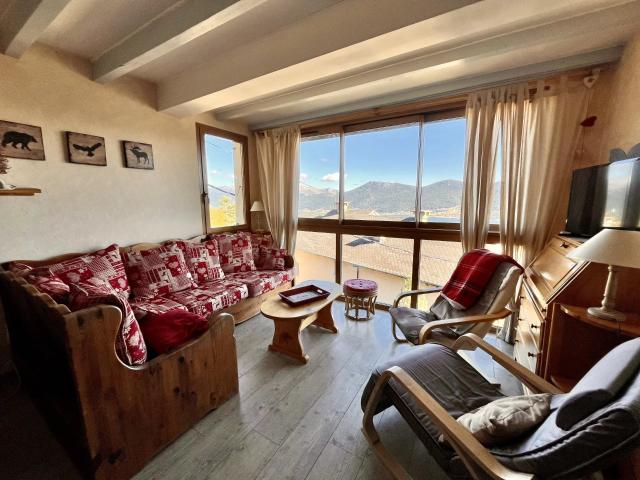 Charmant chalet trois faces avec vue sur le lac