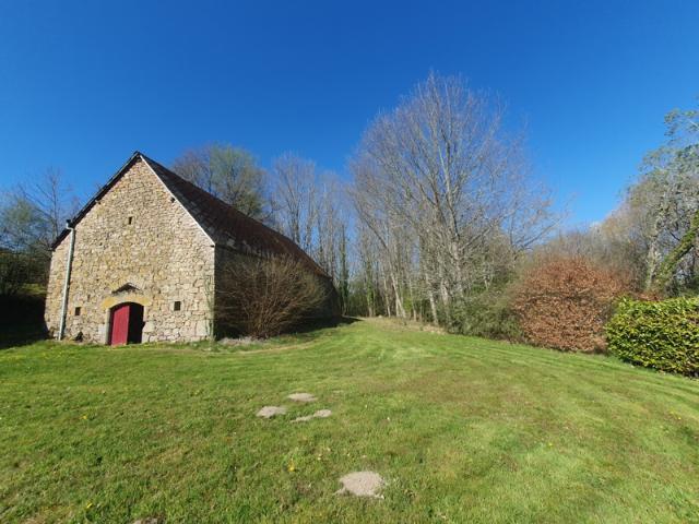 CHARMANT COTTAGE AVEC DEPENDANCES PLEINE NATURE