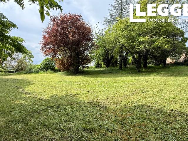 Charmant cottage en pierre à la campagne, 3 chambres, 3 salles de bains, une jolie cour jardin et un verger