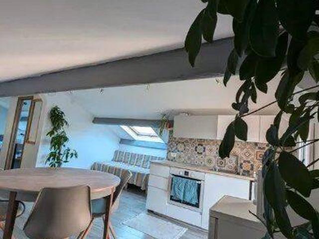 Charmant deux pièces rénové avec balcon