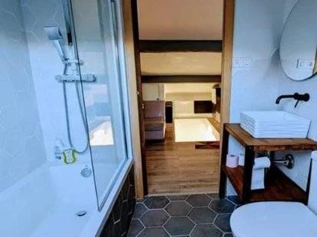 Charmant deux pièces rénové avec balcon