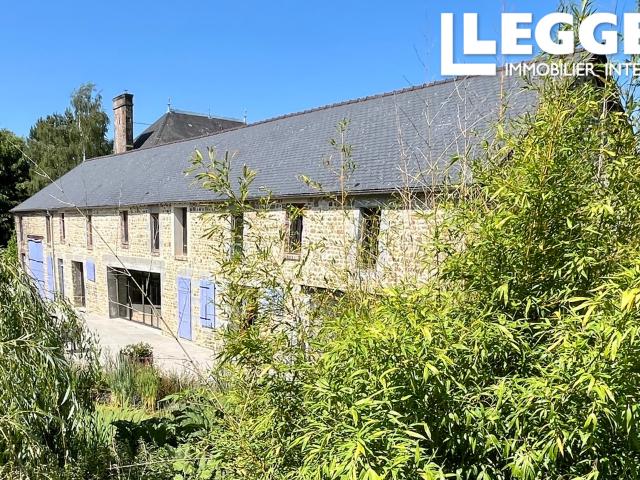 Charmant domaine avec belle maison d'habitation dans la campagne rurale de Normandie