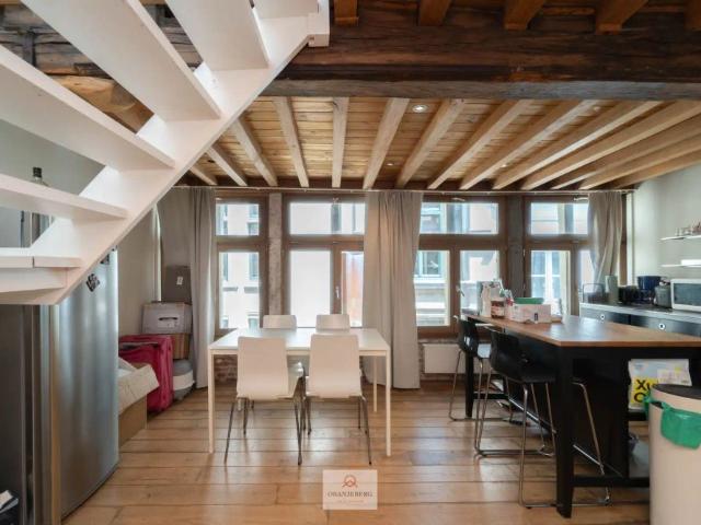 Charmant duplex appartement met ruim terras op toplocatie in het centrum