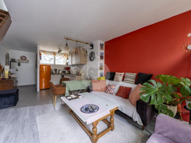 Charmant duplex rénové avec balcon, cave et stationnement ré