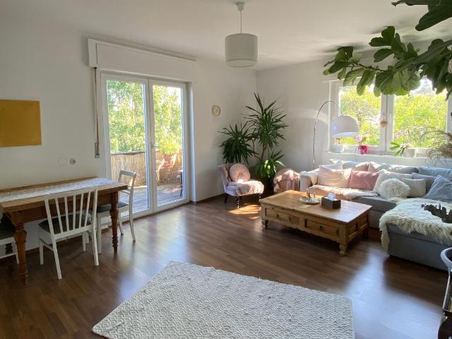 Charmant eingerichtete 3 Zimmer Wohnung mit tollem Ausblick, Stuttgart Amsterdam Apartments for Rent