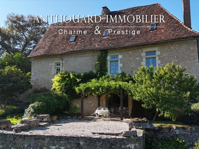 Charmant ensemble en pierre sur 5,6 ha avec piscine 350m² Coulaures