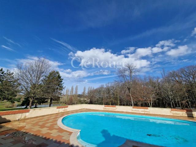 Charmant ensemble immobilier dans la campagne girondine, ave. 440m² Gensac