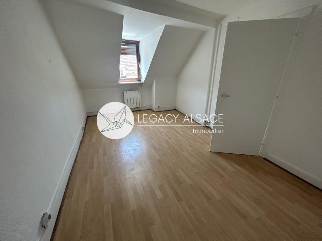 CHARMANT F2 RUE DE LA COURSE