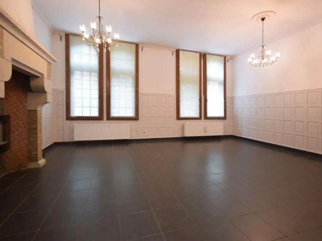 Charmant gelijkvloers appartement met tuin en parkeerplaats in hartje Ieper