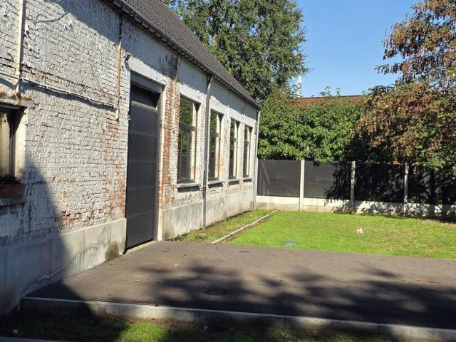 Charmant huis met 3 slaapkamers, magazijn en tuin