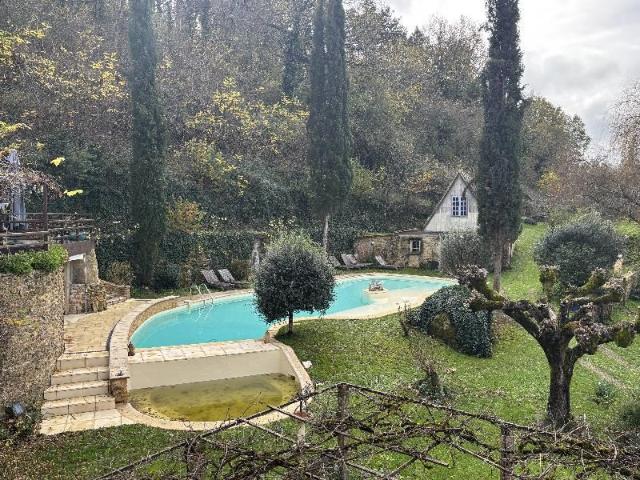 Charmant huis met gîte/bed et breakfast, zwembad en bijgebou. 182m² Le Bugue